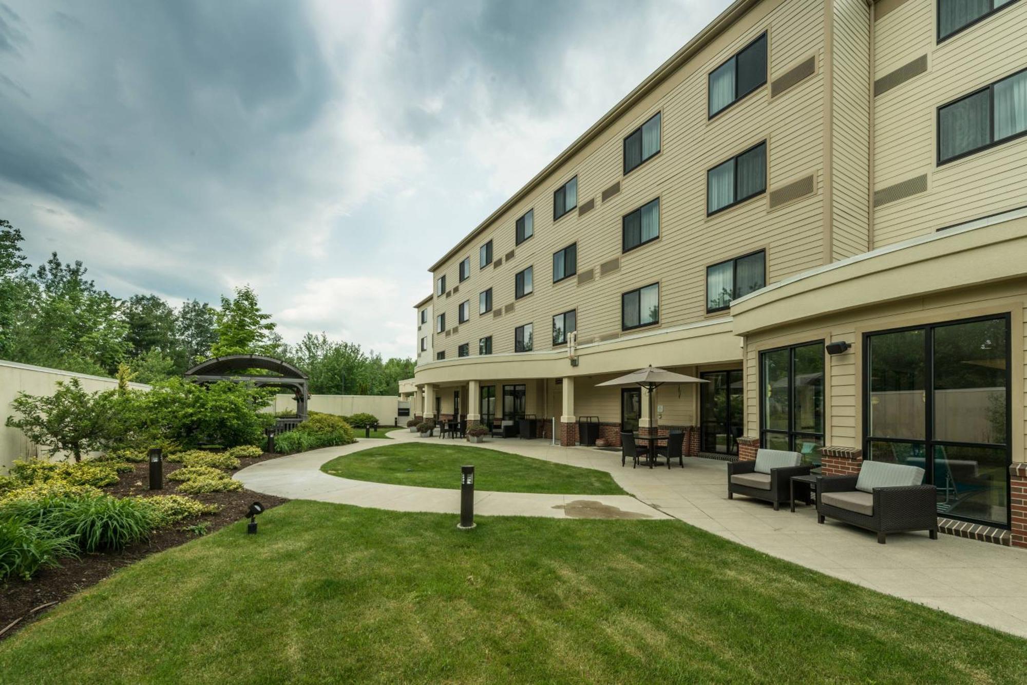 Courtyard Bangor Hotel Exterior photo