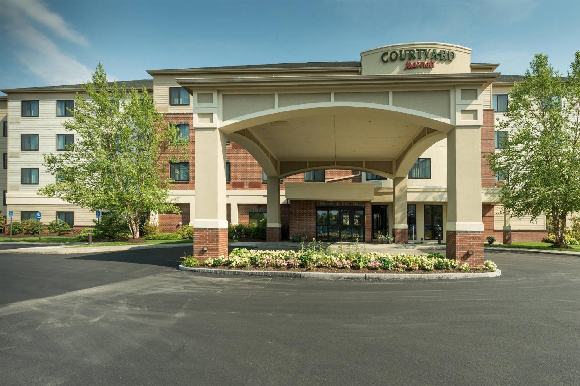 Courtyard Bangor Hotel Exterior photo