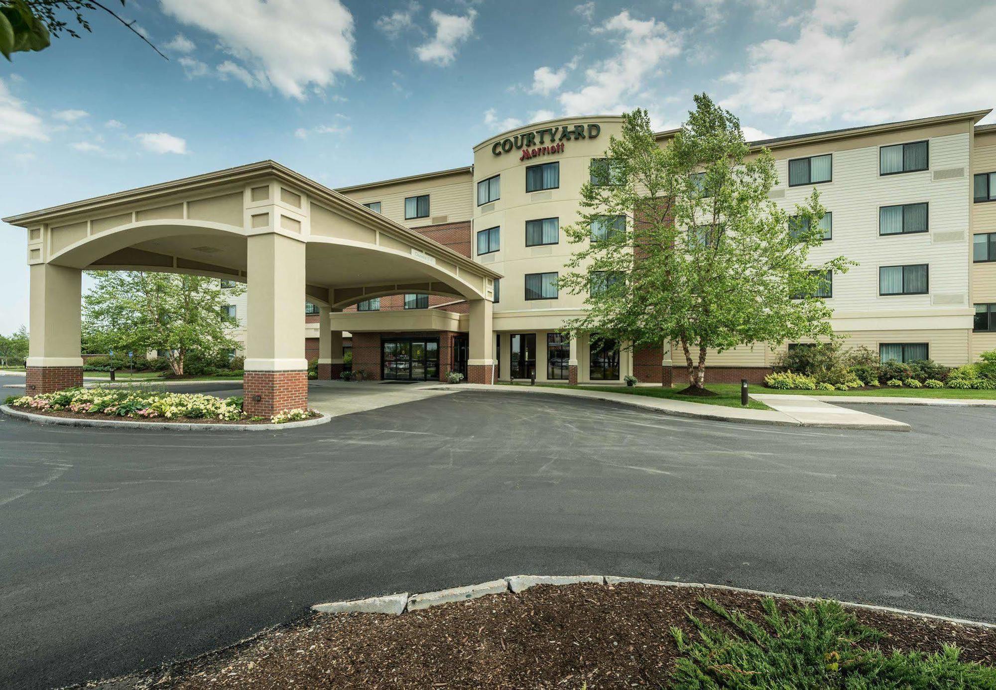 Courtyard Bangor Hotel Exterior photo